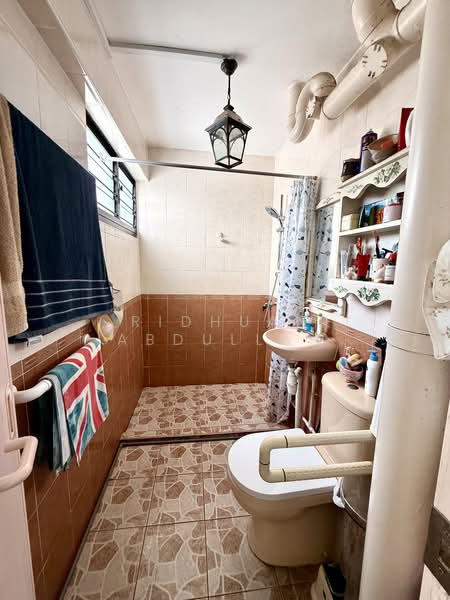 802 Woodlands Street 81, 802 Woodlands Street 81, 3 Bedrooms, 1,302 sqft, HDB Flat For Sale, by Ridhuan Abdullah, 500179650 - Bathroom - PropertyGuru.com.sg