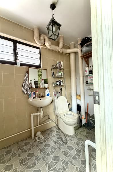 802 Woodlands Street 81, 802 Woodlands Street 81, 3 Bedrooms, 1,302 sqft, HDB Flat For Sale, by Ridhuan Abdullah, 500179650 - Bathroom - PropertyGuru.com.sg