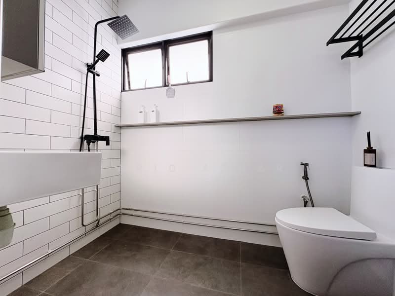 902 Tampines Avenue 4, 902 Tampines Avenue 4, 3 Bedrooms, 1,097 sqft, HDB Flat For Sale, by Farid Azhar, 500179662 - Bathroom - PropertyGuru.com.sg