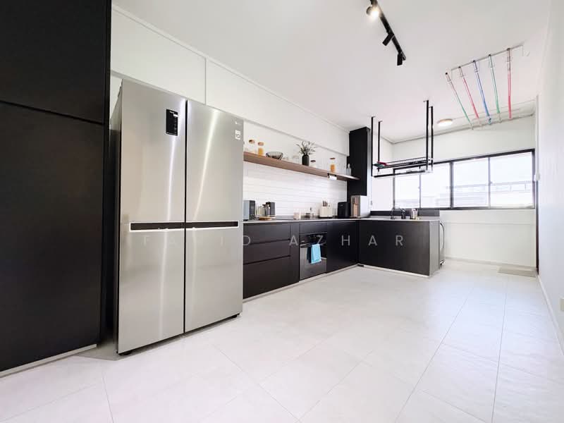 902 Tampines Avenue 4, 902 Tampines Avenue 4, 3 Bedrooms, 1,097 sqft, HDB Flat For Sale, by Farid Azhar, 500179662 - Kitchen - PropertyGuru.com.sg