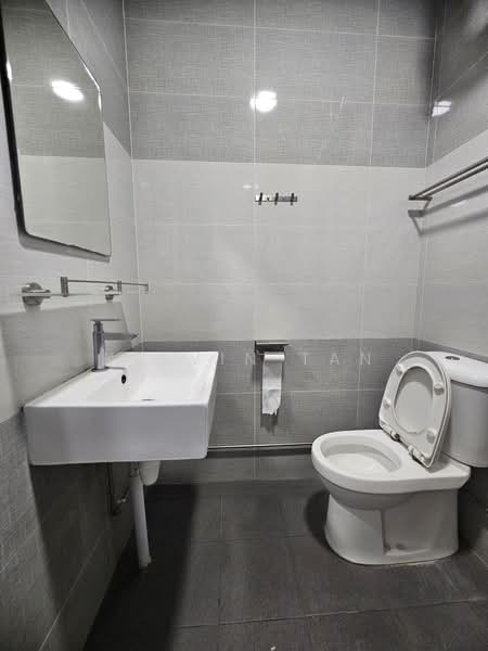 845 Tampines Street 83, 845 Tampines Street 83, 2 Bedrooms, 796 sqft, HDB Flat For Sale, by Kelvin Tan, 500179666 - Bathroom - PropertyGuru.com.sg
