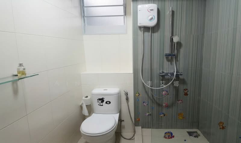 55 Teban Gardens Road, 55 Teban Gardens Road, 2 Bedrooms, 721 sqft, HDB Flat For Sale, by Aina Lie 李艾娜, 500179670 - Bathroom - PropertyGuru.com.sg