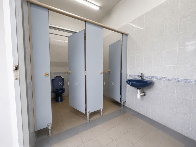 Ubiplex 1, 3023 Ubi Road 3, 1,647 sqft, Light Industrial (B1) For Rent, by Sim Yuxin, 500179672 - Bathroom - CommercialGuru.com.sg