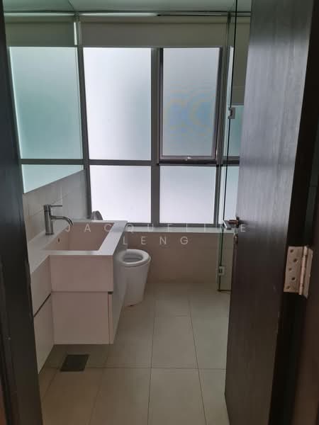 The Rochester Residences, 33 Rochester Drive, 4 Bedrooms, 1,861 sqft, Condominium For Rent, by Jacqueline Leng, 500179674 - Bathroom - PropertyGuru.com.sg