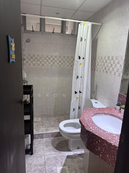UE Square, 207 River Valley Road, Room Rental, 165 sqft, Apartment For Rent, by Jeron Lee, 500179683 - Bathroom - PropertyGuru.com.sg