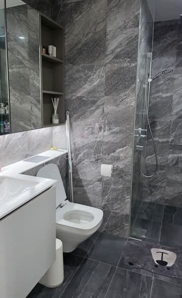 Sengkang Grand Residences, 88 Compassvale Bow, 2 Bedrooms, 624 sqft, Condominium For Sale, by Joshua Lawrence Che, 500179685 - Bathroom - PropertyGuru.com.sg