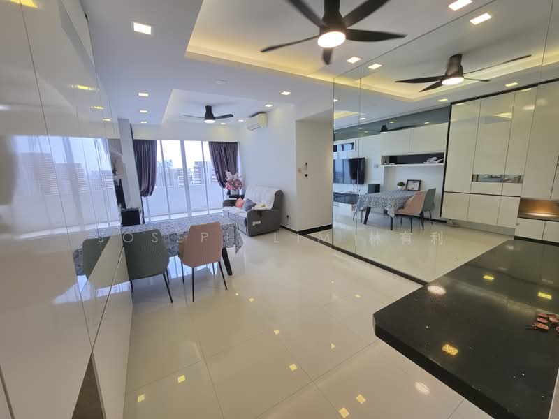 Bishan Loft, 33 Bishan Street 11, 4 Bedrooms, 1,485 sqft, Condominium For Sale, by Joseph Lim 林有利, 500179687 - Living Room - PropertyGuru.com.sg