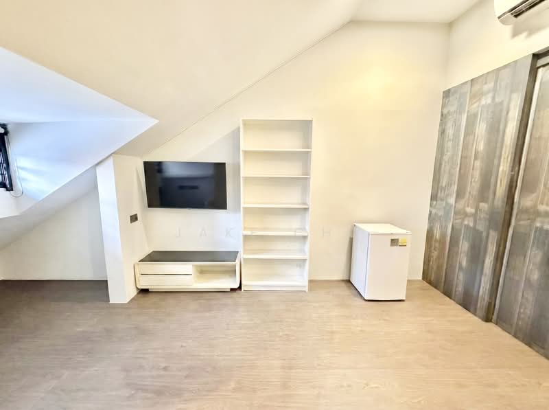 SPACIOUS 1BR UNIT! 1 MIN TO 24HRS SUPERMART! 1-2 PAX!, Lorong 36 Geylang, Room Rental, 550 sqft, Terraced House For Rent, by Jake Chu, 500179690 - Living - PropertyGuru.com.sg