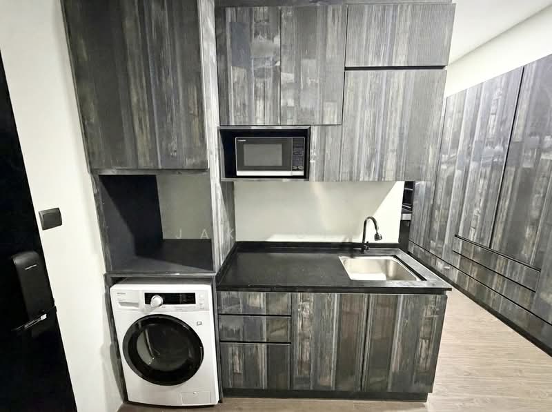 SPACIOUS 1BR UNIT! 1 MIN TO 24HRS SUPERMART! 1-2 PAX!, Lorong 36 Geylang, Room Rental, 550 sqft, Terraced House For Rent, by Jake Chu, 500179690 - Kitchen - PropertyGuru.com.sg