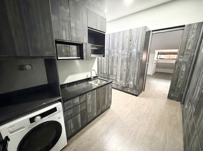 SPACIOUS 1BR UNIT! 1 MIN TO 24HRS SUPERMART! 1-2 PAX!, Lorong 36 Geylang, Room Rental, 550 sqft, Terraced House For Rent, by Jake Chu, 500179690 - Kitchen - PropertyGuru.com.sg
