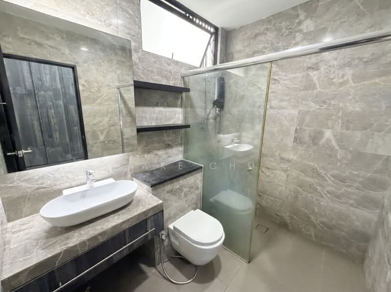 SPACIOUS 1BR UNIT! 1 MIN TO 24HRS SUPERMART! 1-2 PAX!, Lorong 36 Geylang, Room Rental, 550 sqft, Terraced House For Rent, by Jake Chu, 500179690 - Bathroom - PropertyGuru.com.sg