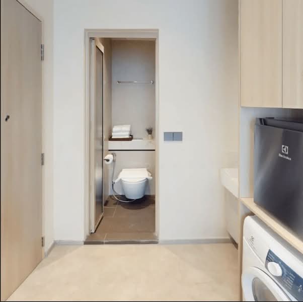 Coliwoo Midtown | 4 MRT Stations at Your Doorstep, , Studio, 150 sqft, Apartment For Rent, by Eddie Tork 戴先生, 500179730 - Bathroom - PropertyGuru.com.sg