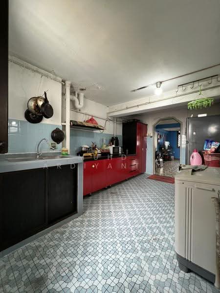 209 Boon Lay Place, 209 Boon Lay Place, Boon Lay / Jurong / Tuas, 2 Bedrooms, 699 sqft, HDB Flat For Sale, by Muhd. Ardiyanto Rohman, 500179753 - Kitchen - PropertyGuru.com.sg