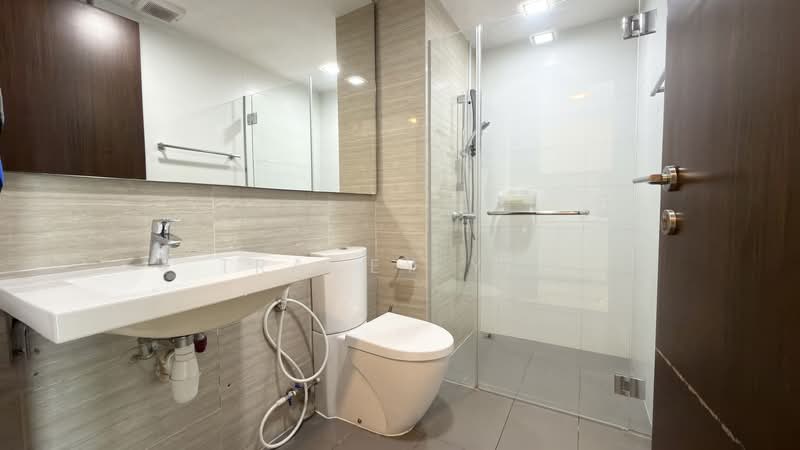 Riverparc Residence, 94 Punggol Drive, 3 Bedrooms, 1,227 sqft, Executive Condominium For Sale, by Tracey Yeo, 500179754 - Bathroom - PropertyGuru.com.sg
