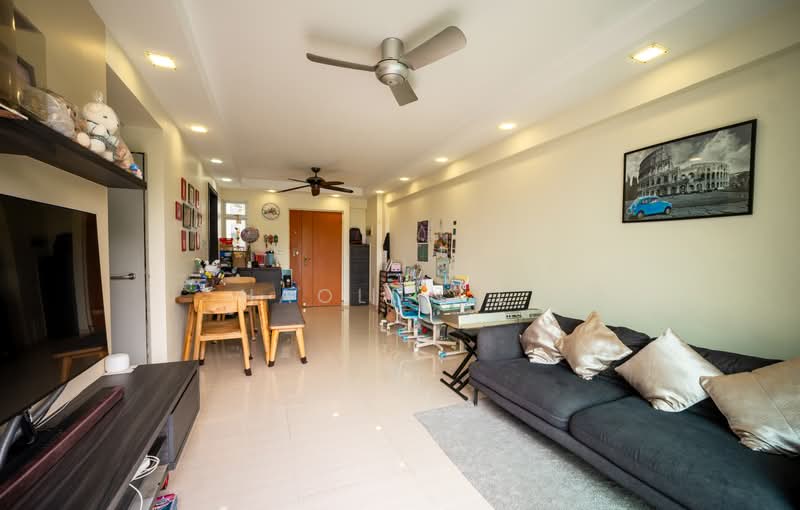 449 Yishun Ring Road, 449 Yishun Ring Road, 3 Bedrooms, 1,033 sqft, HDB Flat For Sale, by Haolun Li, 500179769 - Living Room - PropertyGuru.com.sg