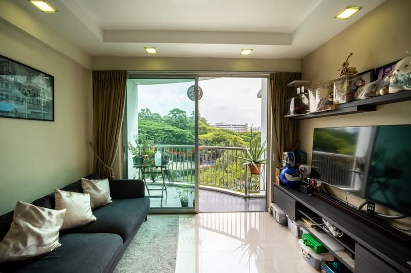 449 Yishun Ring Road, 449 Yishun Ring Road, 3 Bedrooms, 1,033 sqft, HDB Flat For Sale, by Haolun Li, 500179769 - Living Room - PropertyGuru.com.sg