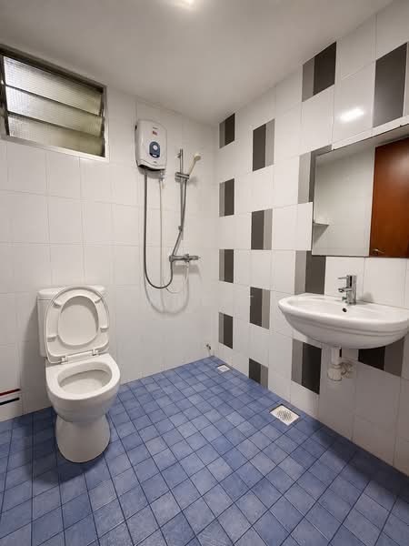 469B Sengkang West Way, 469B Sengkang West Way, 4 Bedrooms, 1,216 sqft, HDB Flat For Sale, by James Tai, 500179770 - Bathroom - PropertyGuru.com.sg