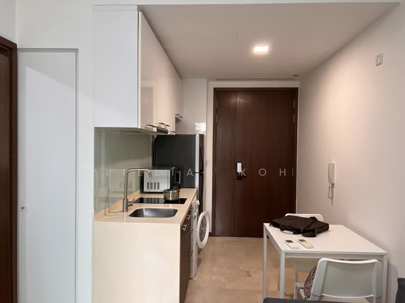 Urban Residences, 10 Lorong Ah Soo, 1 Bedroom, 484 sqft, Condominium For Rent, by Lillian Koh, 500179780 - Kitchen - PropertyGuru.com.sg