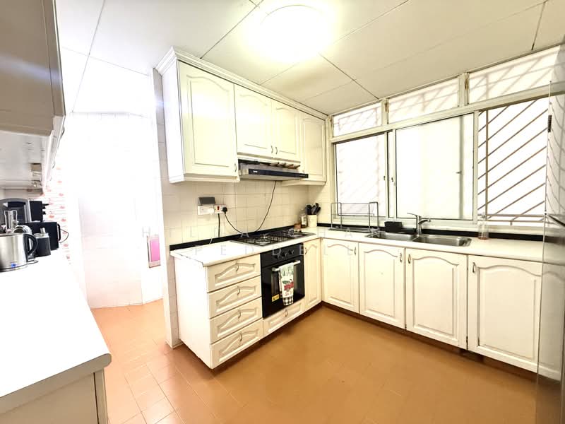 Elizabeth Heights, 57 Cairnhill Road, 4 Bedrooms, 2,530 sqft, Condominium For Sale, by Hilda Chan- Peddell, 500179792 - Kitchen - PropertyGuru.com.sg