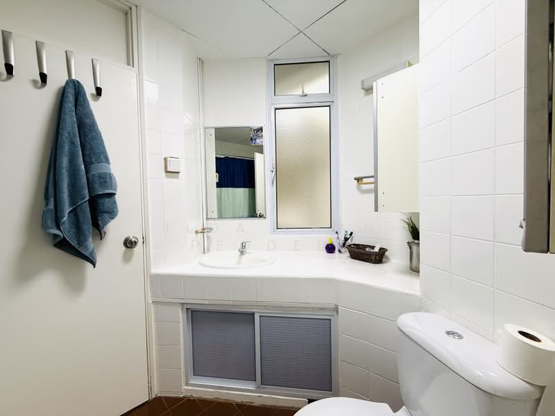 Elizabeth Heights, 57 Cairnhill Road, 4 Bedrooms, 2,530 sqft, Condominium For Sale, by Hilda Chan- Peddell, 500179792 - Bathroom - PropertyGuru.com.sg