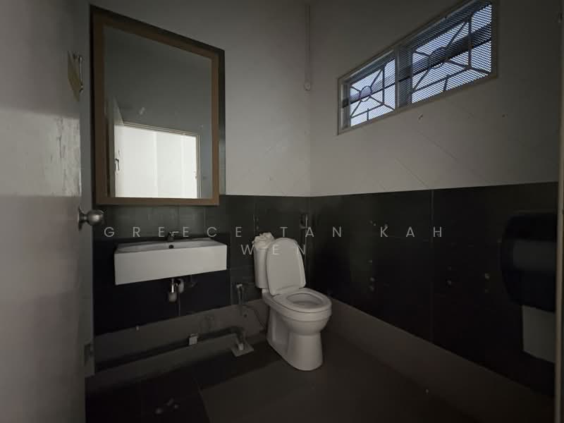 Kim Keat House, 60 Kim Keat Road, 2,500 sqft, Shop / Shophouse For Rent, by Greece Tan Kah Wen, 500179797 - Bathroom - CommercialGuru.com.sg