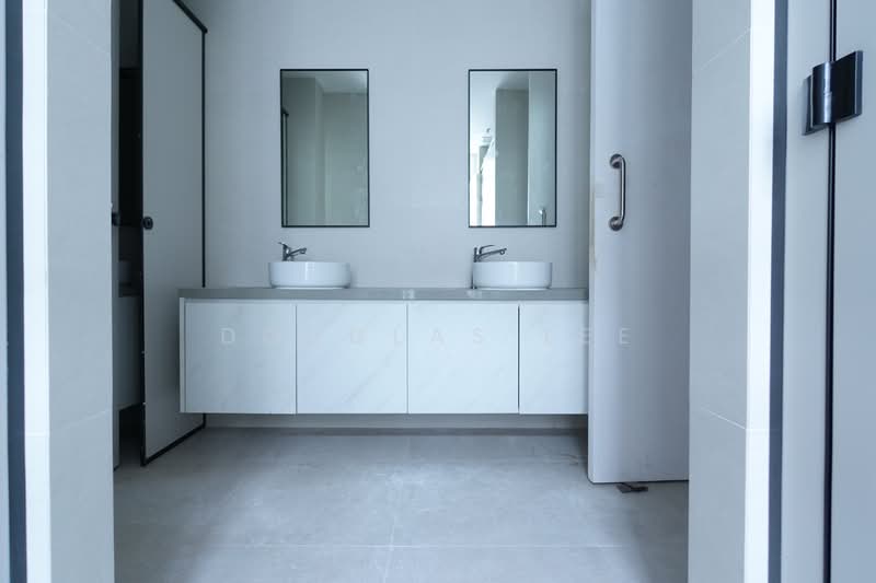 Pagoda Street/ Trengannu St/ Temple St, Pagoda Street/ Trengannu St/ Temple St, 6,292 sqft, Shop / Shophouse For Rent, by Douglas Lee, 500179813 - Bathroom - CommercialGuru.com.sg