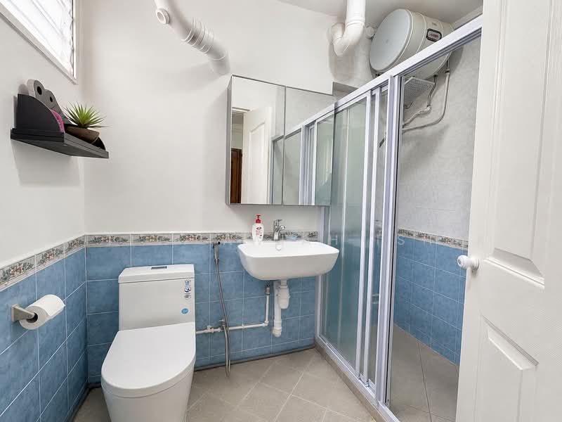 105 Pasir Ris Street 12, 105 Pasir Ris Street 12, 3 Bedrooms, 1,313 sqft, HDB Flat For Sale, by Siti Alawiah Ishak, 500179825 - Bathroom - PropertyGuru.com.sg