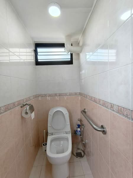 226 Lorong 8 Toa Payoh, 226 Lorong 8 Toa Payoh, Room Rental, 100 sqft, HDB Flat For Rent, by Kenny Kan, 500179832 - Bathroom - PropertyGuru.com.sg