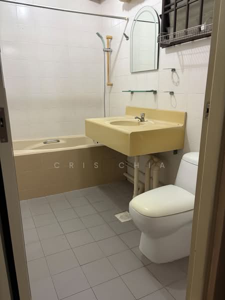 631 Choa Chu Kang North 6, 631 Choa Chu Kang North 6, 3 Bedrooms, 1,216 sqft, HDB Flat For Sale, by Cris Chia, 500179861 - Bathroom - PropertyGuru.com.sg
