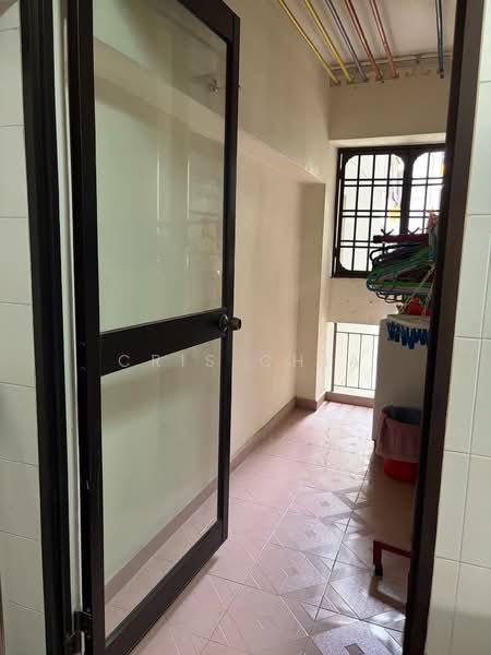 631 Choa Chu Kang North 6, 631 Choa Chu Kang North 6, 3 Bedrooms, 1,216 sqft, HDB Flat For Sale, by Cris Chia, 500179861 - Corridor - PropertyGuru.com.sg