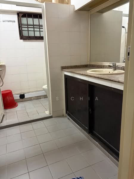 631 Choa Chu Kang North 6, 631 Choa Chu Kang North 6, 3 Bedrooms, 1,216 sqft, HDB Flat For Sale, by Cris Chia, 500179861 - Bathroom - PropertyGuru.com.sg