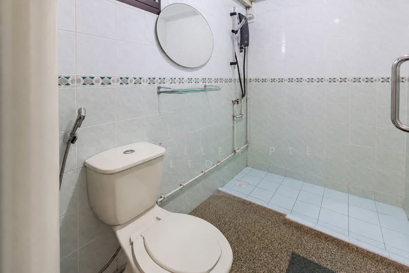 575 Woodlands Glen, 575 Woodlands Drive 16, 3 Bedrooms, 926 sqft, HDB Flat For Sale, by Gina Tow, 500179862 - Bathroom - PropertyGuru.com.sg