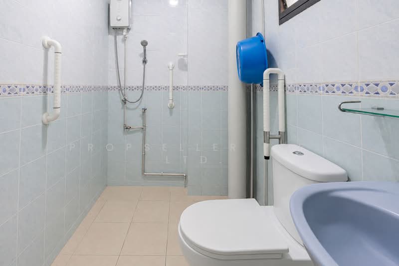575 Woodlands Glen, 575 Woodlands Drive 16, 3 Bedrooms, 926 sqft, HDB Flat For Sale, by Gina Tow, 500179862 - Bathroom - PropertyGuru.com.sg