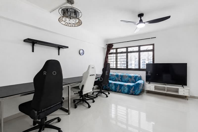 575 Woodlands Glen, 575 Woodlands Drive 16, 3 Bedrooms, 926 sqft, HDB Flat For Sale, by Gina Tow, 500179862 - Living Room - PropertyGuru.com.sg