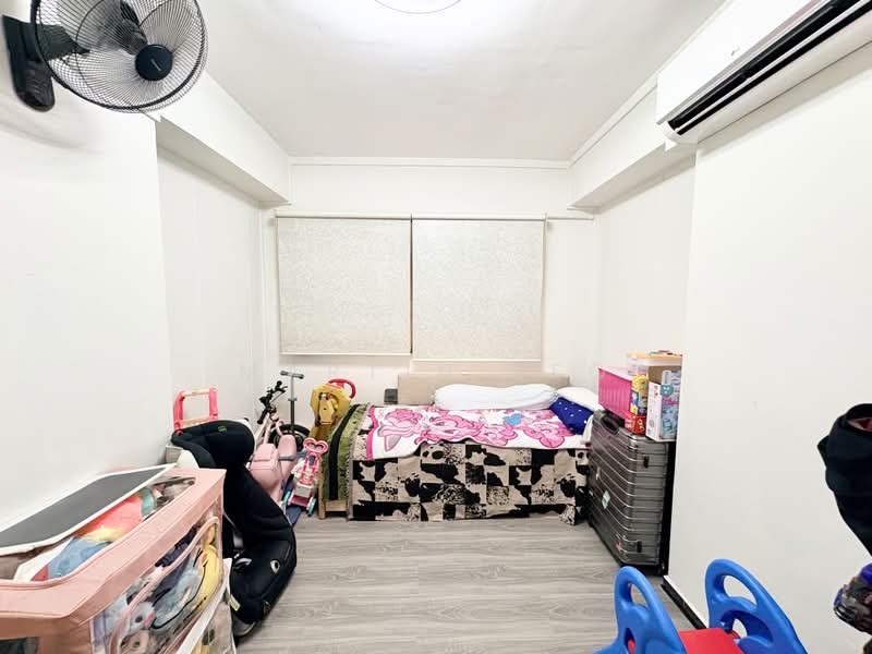 Affordable $6xxk Renovated Huge 1087 sqft 4 Rm HDB near Tampines East Mrt Tampines mart east spring, , 3 Bedrooms, 1,087 sqft, HDB Flat For Sale, by Martin, 500179935 - Bedroom - PropertyGuru.com.sg