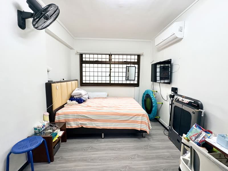Affordable $6xxk Renovated Huge 1087 sqft 4 Rm HDB near Tampines East Mrt Tampines mart east spring, , 3 Bedrooms, 1,087 sqft, HDB Flat For Sale, by Martin, 500179935 - Bedroom - PropertyGuru.com.sg