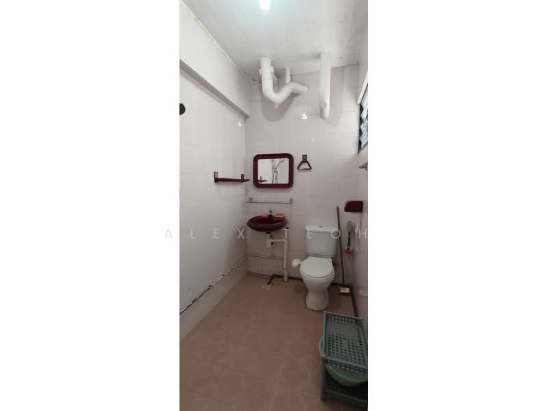 164 Bukit Batok Street 11, 164 Bukit Batok Street 11, Room Rental, 120 sqft, HDB Flat For Rent, by Alex Teoh, 500180011 - Bathroom - PropertyGuru.com.sg