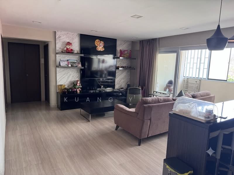 873 Yishun Street 81, 873 Yishun Street 81, Sembawang / Yishun, 3 Bedrooms, 1,367 sqft, HDB Flat For Sale, by Kuang YiRu, 500180012 - Living Room - PropertyGuru.com.sg