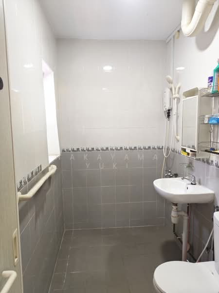 128 Pending Road, 128 Pending Road, 3 Bedrooms, 1,108 sqft, HDB Flat For Sale, by Nakayama Yuki, 500180024 - Bathroom - PropertyGuru.com.sg