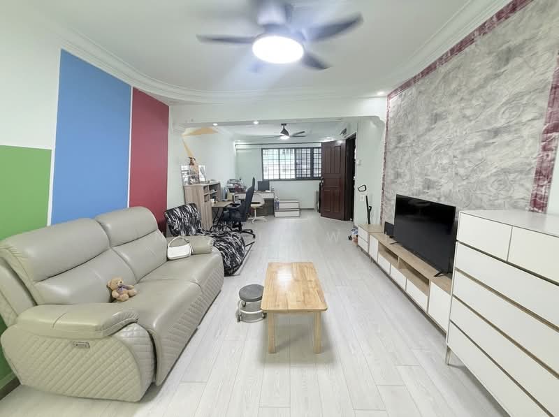 108 Woodlands Street 13, 108 Woodlands Street 13, 3 Bedrooms, 1,001 sqft, HDB Flat For Sale, by Nicole Wai, 500180054 - Living Room - PropertyGuru.com.sg