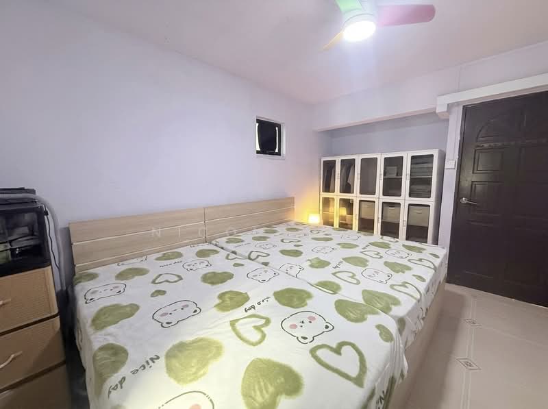 108 Woodlands Street 13, 108 Woodlands Street 13, 3 Bedrooms, 1,001 sqft, HDB Flat For Sale, by Nicole Wai, 500180054 - Master Bedroom - PropertyGuru.com.sg