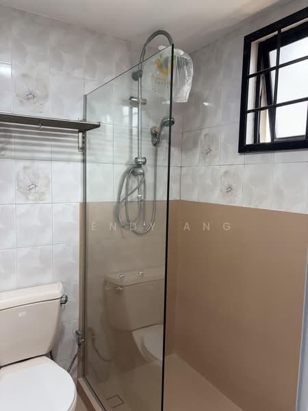 CHESTER PARK @ LORONG SARHAD, LORONG SARHAD, 3 Bedrooms, 1,800 sqft, Terraced House For Rent, by Wendy Ang, 500180080 - Master Bathroom - PropertyGuru.com.sg