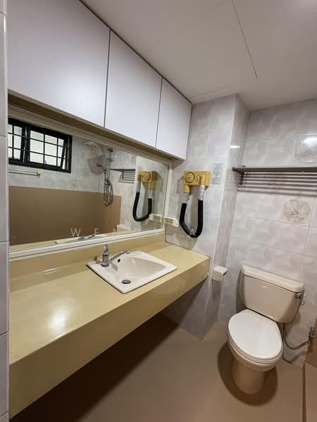 CHESTER PARK @ LORONG SARHAD, LORONG SARHAD, 3 Bedrooms, 1,800 sqft, Terraced House For Rent, by Wendy Ang, 500180080 - Master Bathroom - PropertyGuru.com.sg