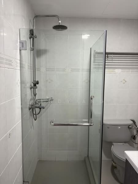 CHESTER PARK @ LORONG SARHAD, LORONG SARHAD, 3 Bedrooms, 1,800 sqft, Terraced House For Rent, by Wendy Ang, 500180080 - Common Bathroom - PropertyGuru.com.sg