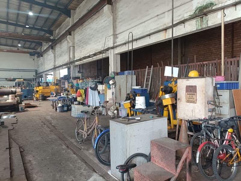 For Lease | 9.6m high workshop with overhead cranes, , 12,000 sqft, Factory / Workshop (B2) For Rent, by Catherine Ng, 500180086 - Interior - CommercialGuru.com.sg