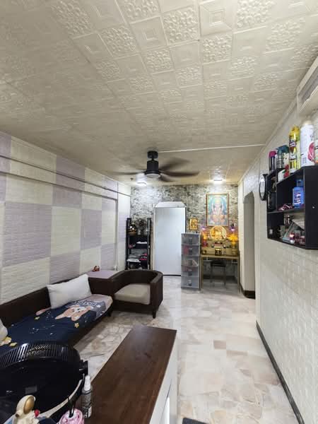 119 Hougang Avenue 1, 119 Hougang Avenue 1, 2 Bedrooms, 721 sqft, HDB Flat For Sale, by Ian Chan, 500180092 - Living Room - PropertyGuru.com.sg