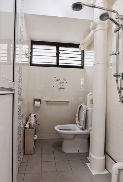 119 Hougang Avenue 1, 119 Hougang Avenue 1, 2 Bedrooms, 721 sqft, HDB Flat For Sale, by Ian Chan, 500180092 - Bathroom - PropertyGuru.com.sg