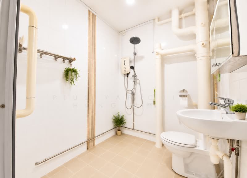 633 Hougang Avenue 8, 633 Hougang Avenue 8, 4 Bedrooms, 1,593 sqft, HDB Flat For Sale, by Pius Yap Chih Hong 叶智弘, 500180095 - Bathroom - PropertyGuru.com.sg
