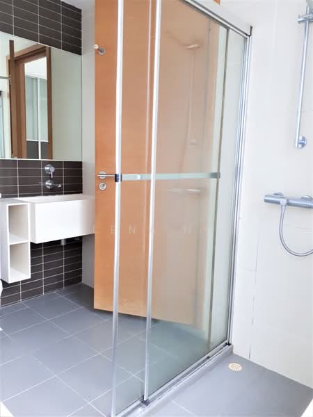 Spring @ Katong, 18 Ceylon Road, 2 Bedrooms, 1,023 sqft, Apartment For Rent, by Lena Ng, 500180122 - Master Bathroom - PropertyGuru.com.sg