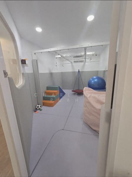 Upper East Coast Siglap Commercial Shop For Sale, Upper East Coast Road, 2,530 sqft, Shop / Shophouse For Sale, by Charlene Puah, 500180158 - Interior - CommercialGuru.com.sg